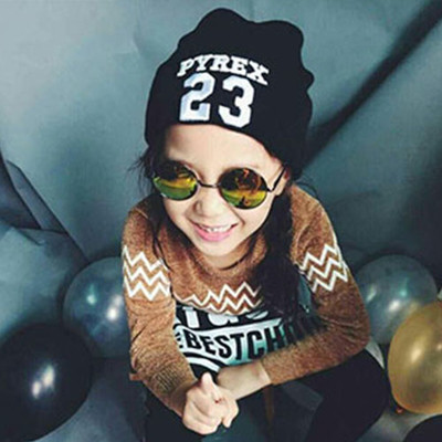 Παιδικό καπέλο χειμώνα σε πολλά διαφορετικά μοντέλα με ενδιαφέρουσα κίνηση