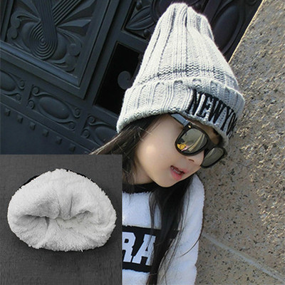 Παιδικό καπέλο χειμώνα σε πολλά διαφορετικά μοντέλα με ενδιαφέρουσα κίνηση