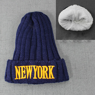 Παιδικό καπέλο χειμώνα σε πολλά διαφορετικά μοντέλα με ενδιαφέρουσα κίνηση