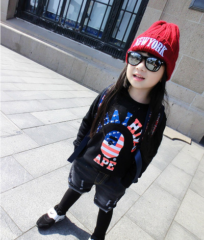 Παιδικό καπέλο χειμώνα σε πολλά διαφορετικά μοντέλα με ενδιαφέρουσα κίνηση