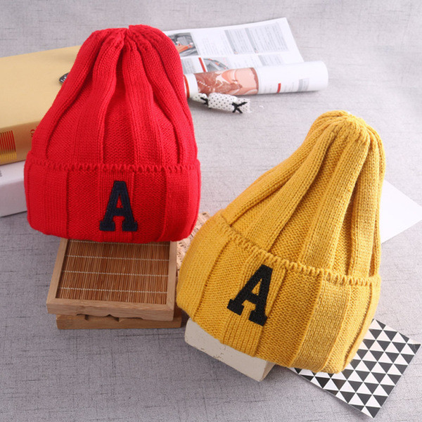 Актуална детска зимна унисекс шапка,най-различни модели и цветове