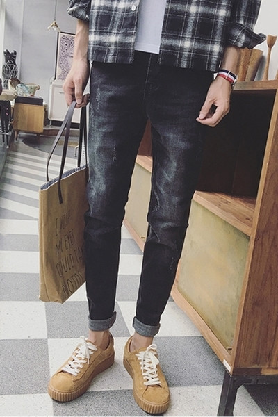 Мъжки дънки в тъмен цвят, подходящи за ежедневие