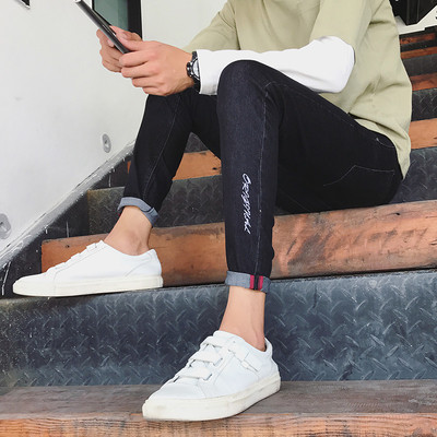 Ανδρικά καθημερινά τζιν λεπτού τύπου σε τρία χρώματα