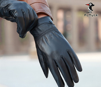 Απλά αντρικά μαύρα γάντια κατασκευασμένα από οικολογικό δέρμα