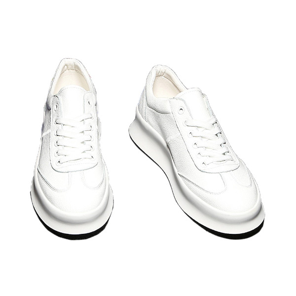 Мъжки спортно-елегантни кецове от еко кожа с равна гумена подметка , бял цвят