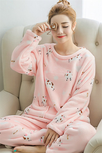 Топла зимна дамска пижама от две части в различни цветове и принтове