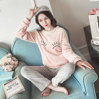 Πιτζάμες βελούδινες κυρίες σε διάφορα μοντέλα κατάλληλα για χειμώνα