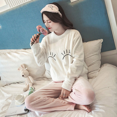 Πιτζάμες βελούδινες κυρίες σε διάφορα μοντέλα κατάλληλα για χειμώνα