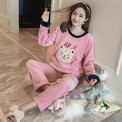 Πιτζάμες βελούδινες κυρίες σε διάφορα μοντέλα κατάλληλα για χειμώνα