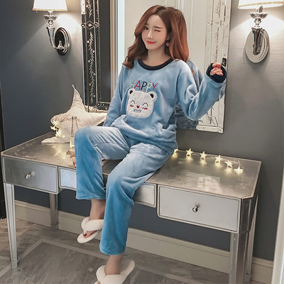 Πιτζάμες βελούδινες κυρίες σε διάφορα μοντέλα κατάλληλα για χειμώνα