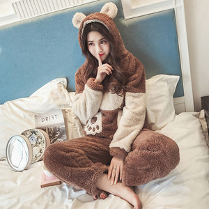 Πλούσια πιτζάμες από δύο κομμάτια σε καφέ χρώμα