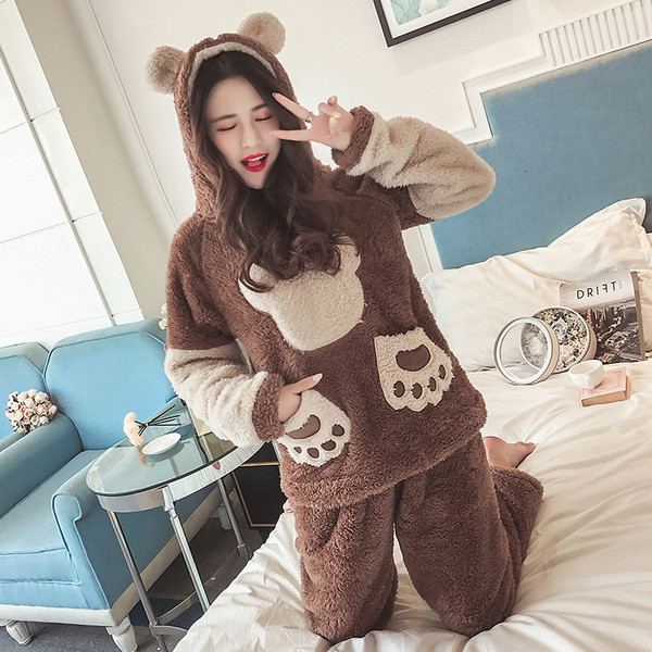 Πλούσια πιτζάμες από δύο κομμάτια σε καφέ χρώμα