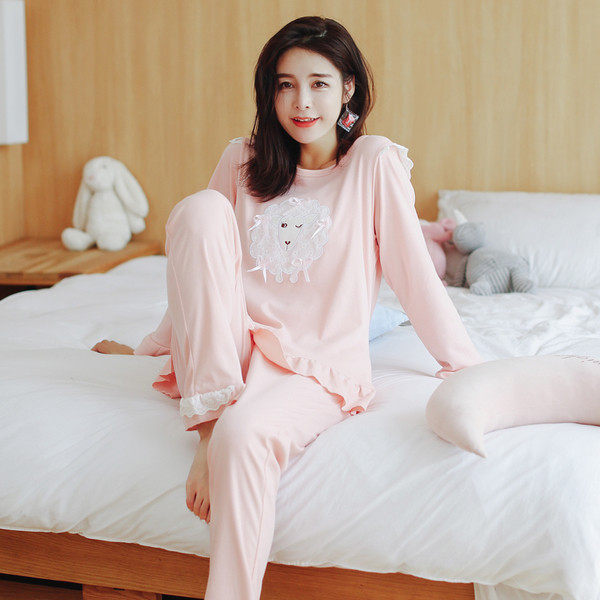 Απαλή κυρίες πιτζάμες σε δύο μοντέλα