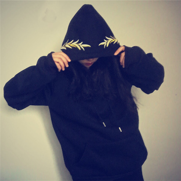 Дамски суичър в широк модел, в черен цвят с принт