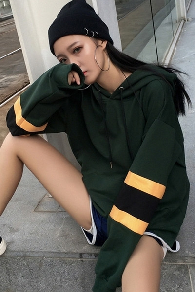 Дамски суичър в широк и семпъл модел