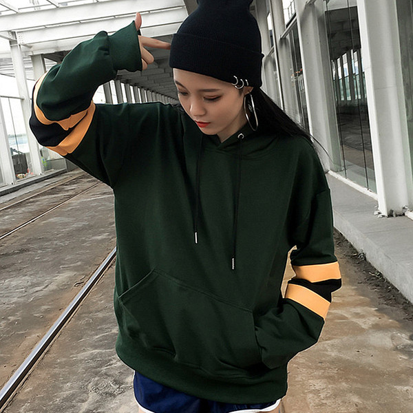 Дамски суичър в широк и семпъл модел