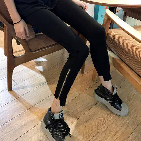 Дамски slim панталон в черен цвят с декоративен цип