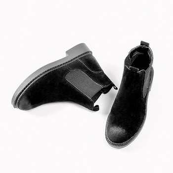 Περιστασιακές γυναικείες μπότες χειμώνα με επίπεδη σόλα σε καφέ και μαύρο χρώμα