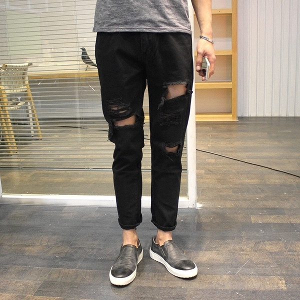 Κομψά τζιν 9/10 μήκους με μαύρα και μαύρα μαχαίρια