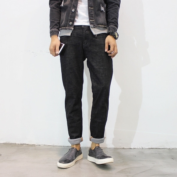 Ανδρικά τζιν σε καθαρό μοτίβο κατάλληλο για καθημερινή ζωή
