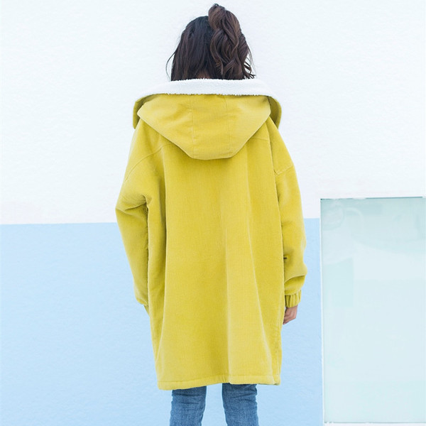 Спортно дълго дамско палто с качулка и джобове