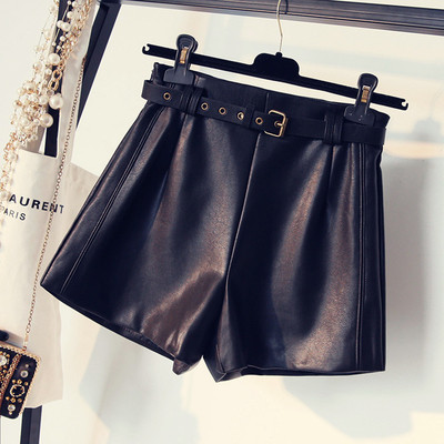 Κομψά σορτς από οικολογικό δέρμα με ζώνη σε δύο χρώματα