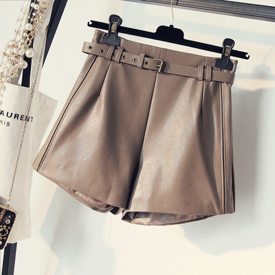 Κομψά σορτς από οικολογικό δέρμα με ζώνη σε δύο χρώματα