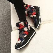 Βερίκοκο γυναικών σε δύο χρώματα - καμουφλάζ, με επίπεδη σόλα