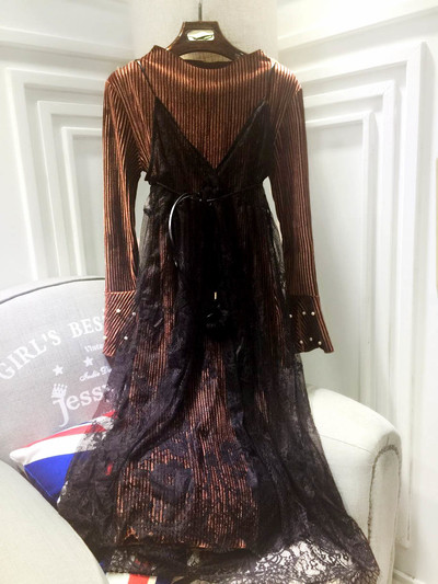 Γυναικείο μακρύ φόρεμα με δαντέλα, τρία χρώματα και μαργαριτάρια στα μανίκια