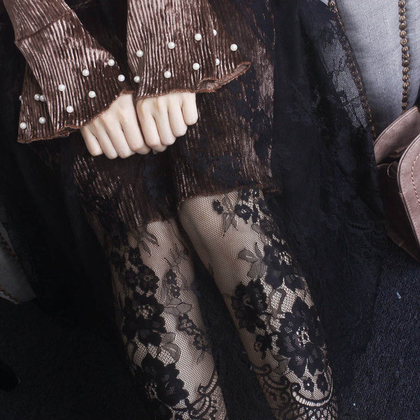 Γυναικείο μακρύ φόρεμα με δαντέλα, τρία χρώματα και μαργαριτάρια στα μανίκια