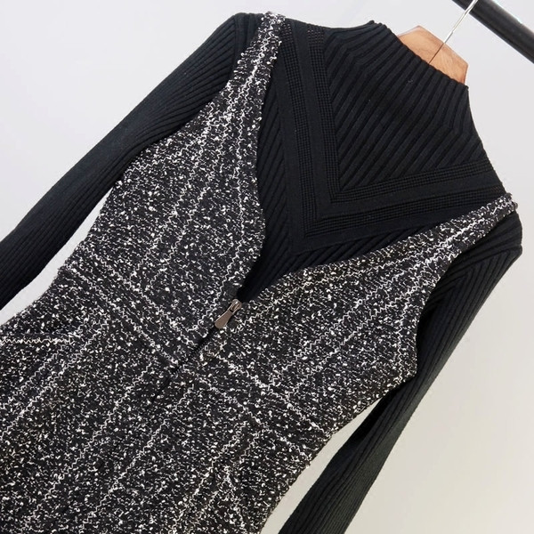 Κομψό κοντό  γυναικείο φόρεμα με βαθύ ντεκολτέ σε σχήμα V