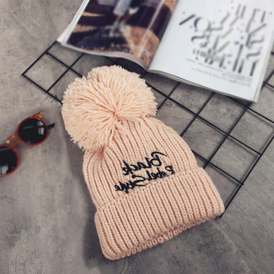 Сладка дамска много топла шапка с надпис, няколко цвята