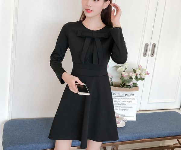 Κομψήό γυναικείο φόρεμα  με μακριά μανίκια, κολάρο και κορδέλα σε σχήμα O - 2 χρώματα