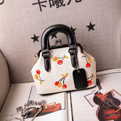 Ενδιαφέρουσα γυναικεία τσάντα σε λευκό, μαύρο, μπλε χρώμα