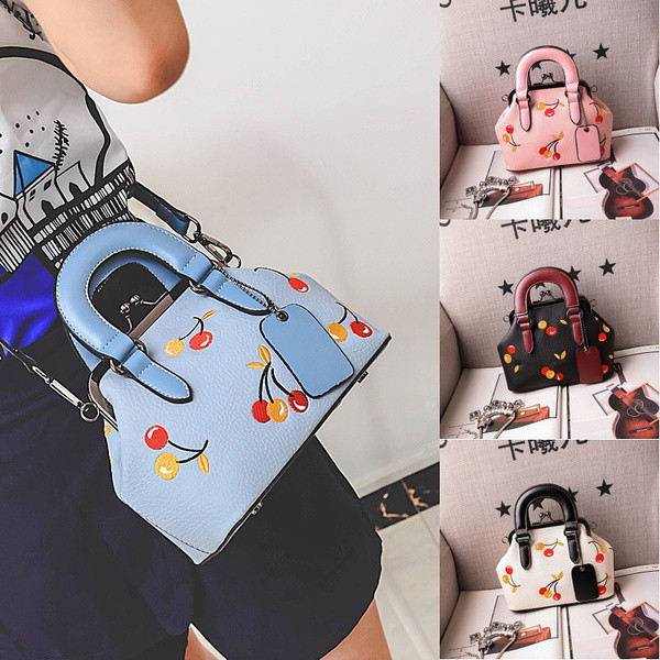 Ενδιαφέρουσα γυναικεία τσάντα σε  λευκό, μαύρο, μπλε χρώμα