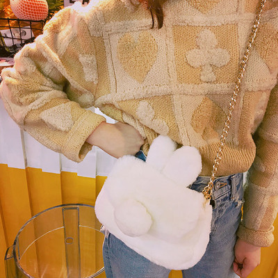 Пухена дамска мини чанта с метална дръжка в няколко цвята