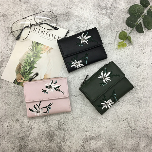 Γυναικείο πορτοφόλι με φυτικά μοτίβα σε διάφορα χρώματα
