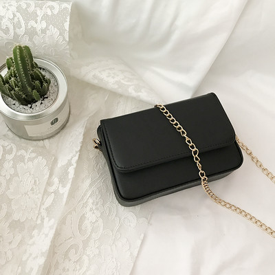 Семпла мини дамска чанта с метална дръжка в два цвята