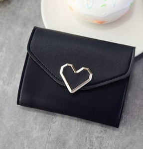 Дамски семпъл портфейл с метална декорация във формата на сърце