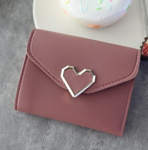 Дамски семпъл портфейл с метална декорация във формата на сърце