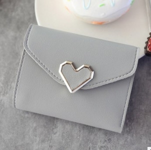 Дамски семпъл портфейл с метална декорация във формата на сърце