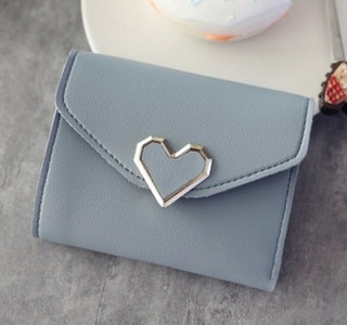 Дамски семпъл портфейл с метална декорация във формата на сърце