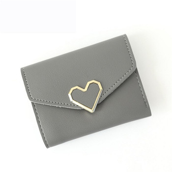 Дамски семпъл портфейл с метална декорация във формата на сърце