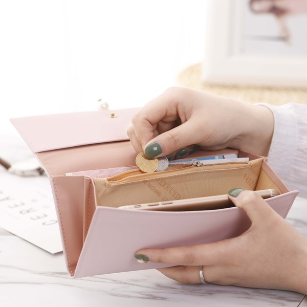 Дамски семпъл портфейл с декорация и надпис