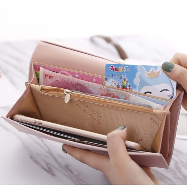 Дамски семпъл портфейл с декорация и надпис