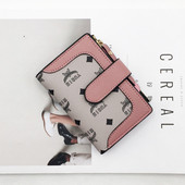 Дамски цветен портфейл в различни цветове