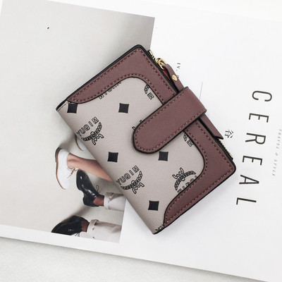 Дамски цветен портфейл в различни цветове