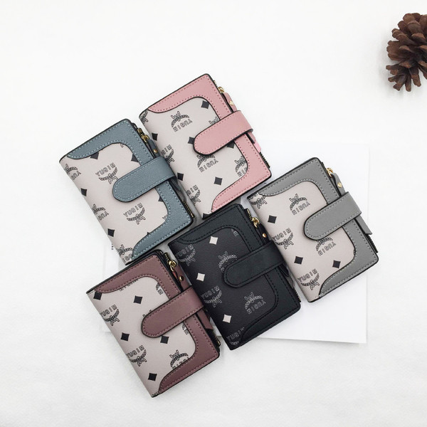 Дамски цветен портфейл в различни цветове