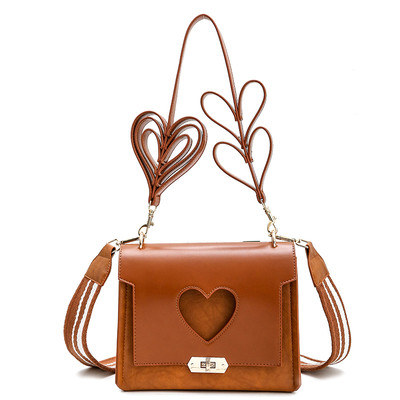 Стилна дамска чанта с два модела дръжки в няколко цвята с декорация