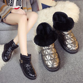 Дамски модерни боти с пух и равна подметка в два цвята